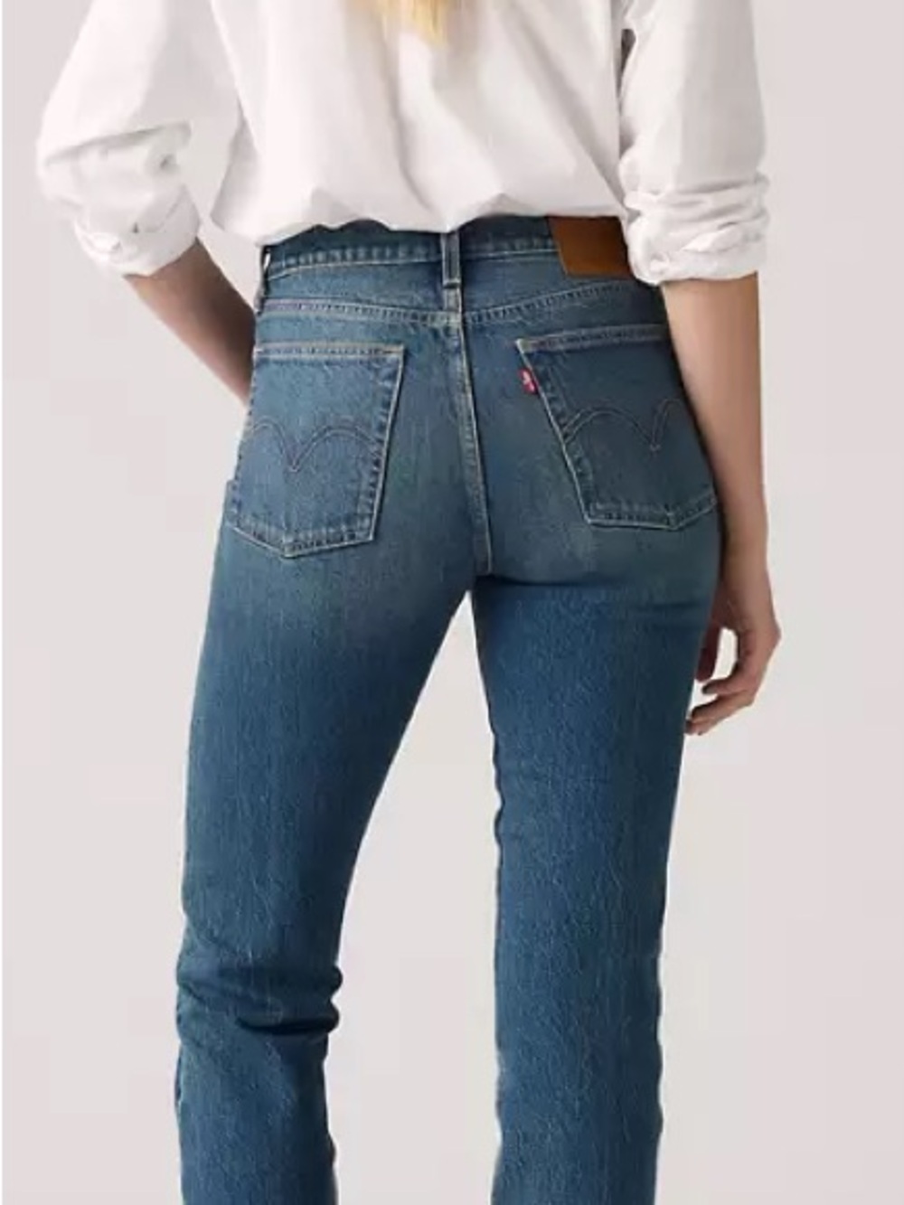Levi’s Wedgie Straight Classic High-Rise jeans in medium indigo wash